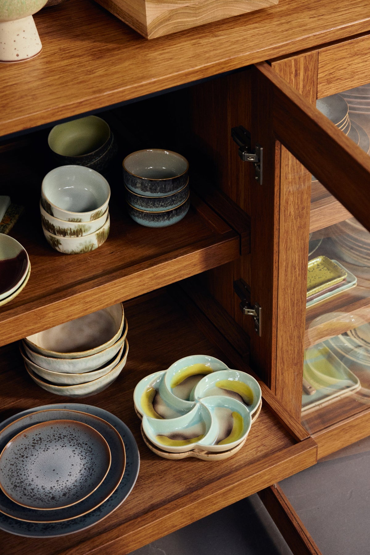 HK Living collectie bij MUSS – handgemaakt servies, glazen en sfeervolle woonaccessoires in Scandinavisch-bohemian stijl
