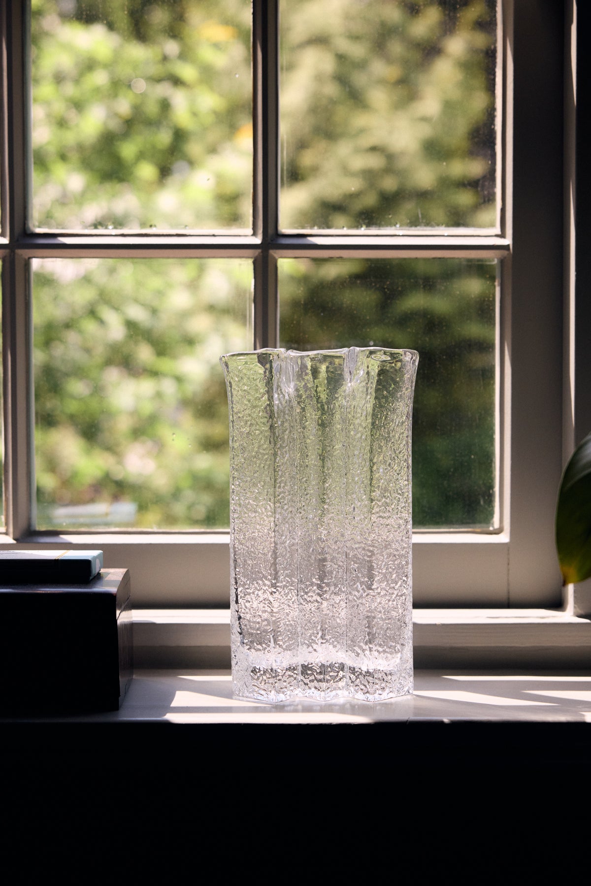 Column glass vase, clear