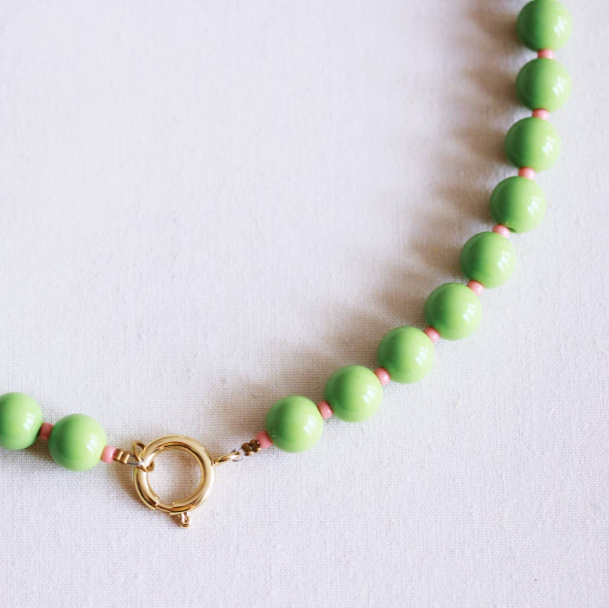 Kralenketting met Miyuki-kraaltjes - groen/zalm