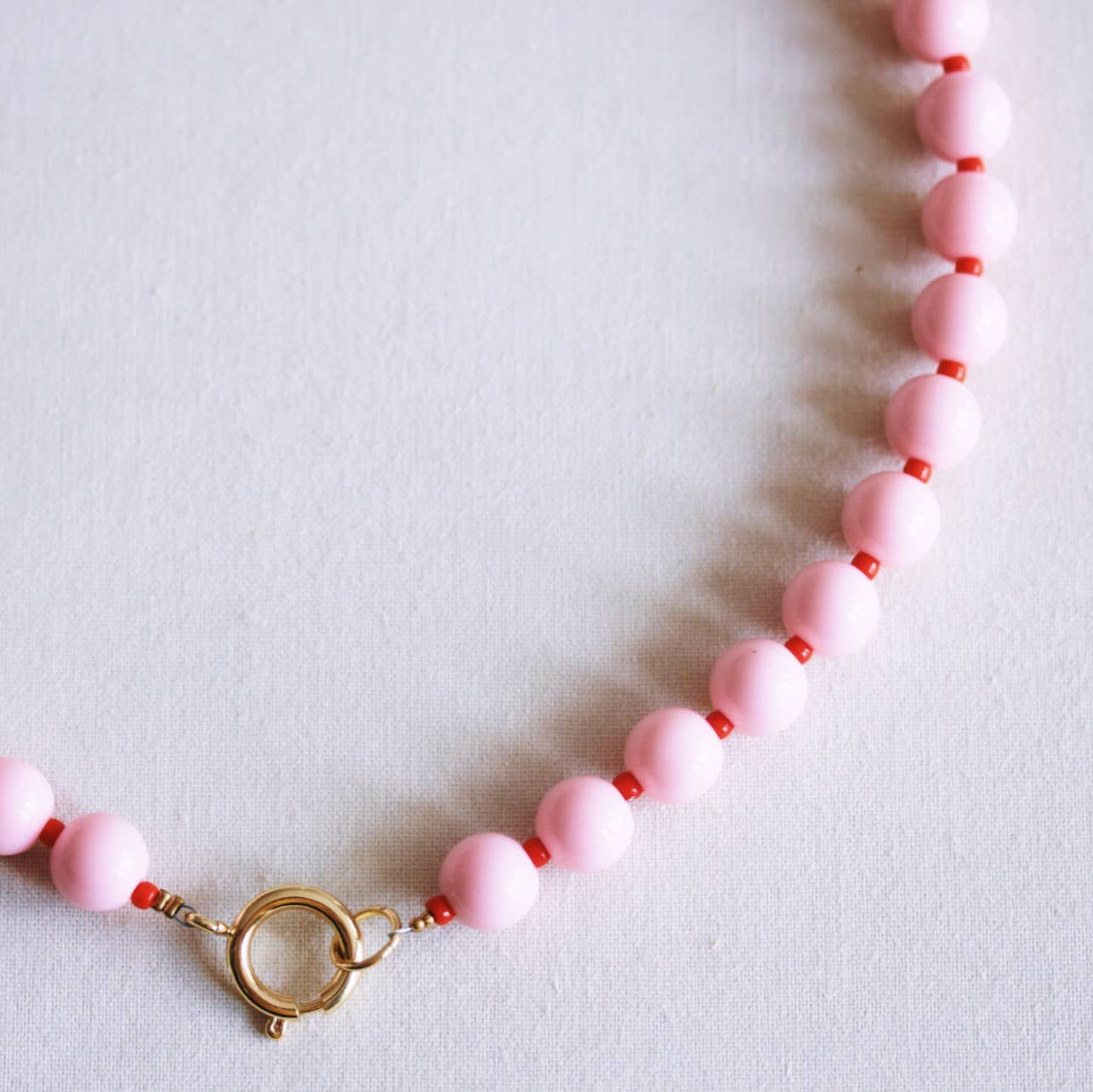 Kralenketting met Miyuki-kraaltjes - lichtroze/rood