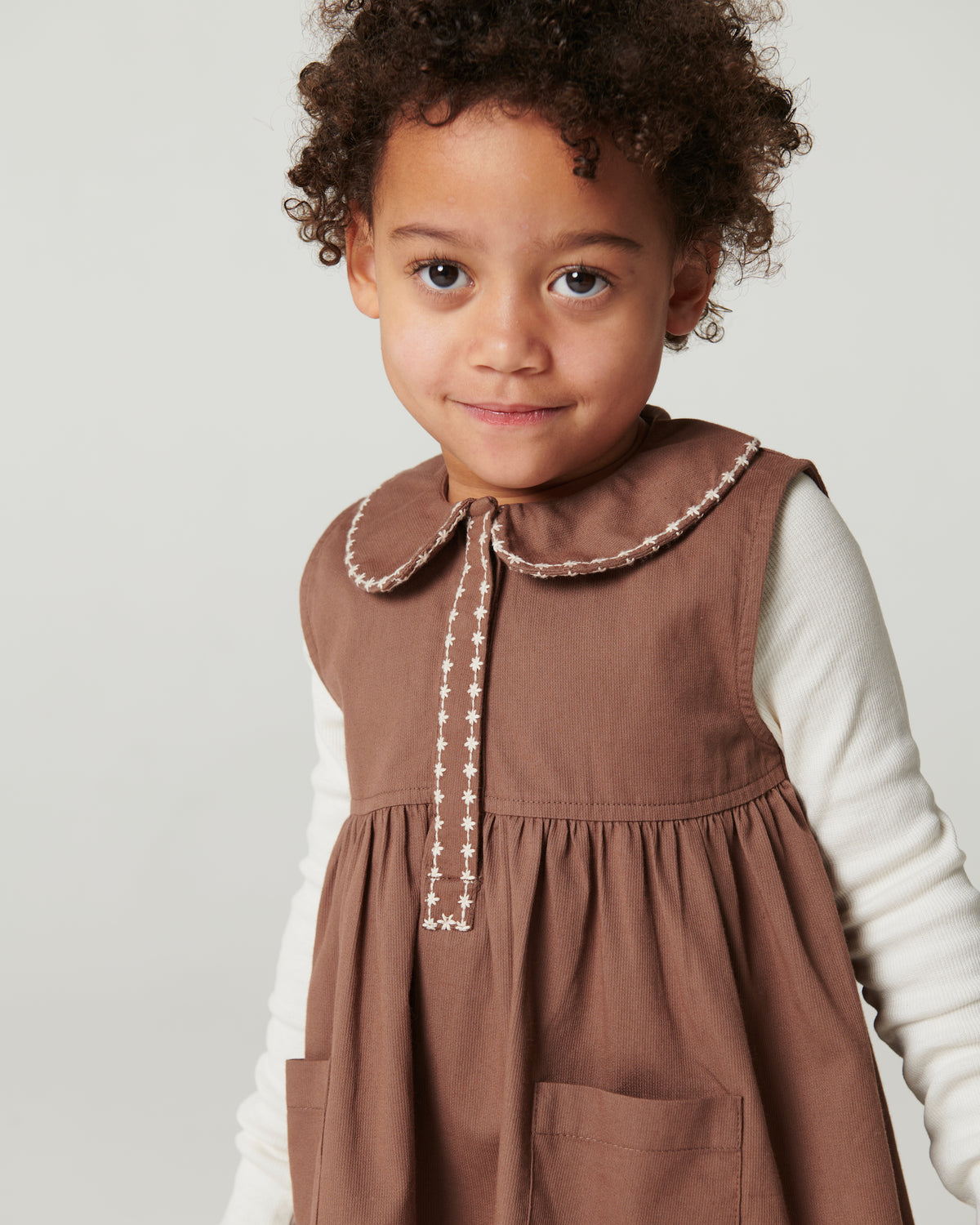 Jurk met Kraag, Borduursel en Zakken Walnut