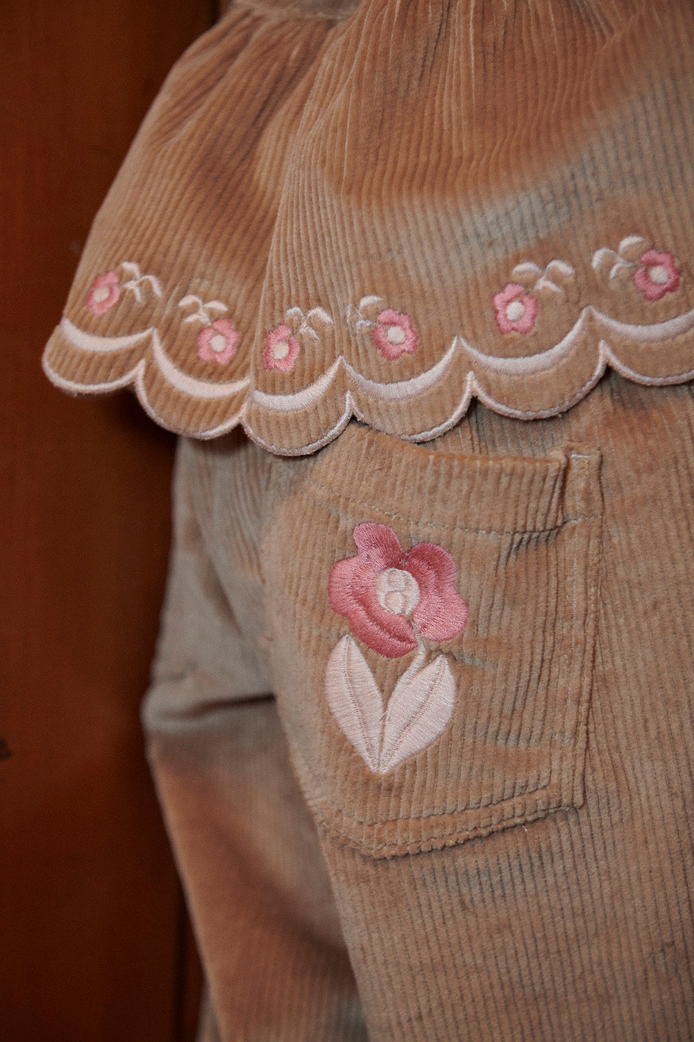 Corduroy Broek met Wijde Pijp en Borduursel Beige