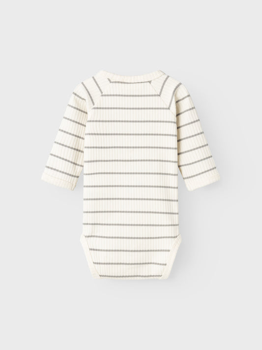 NBMKAIL lange mouw slim fit body wit